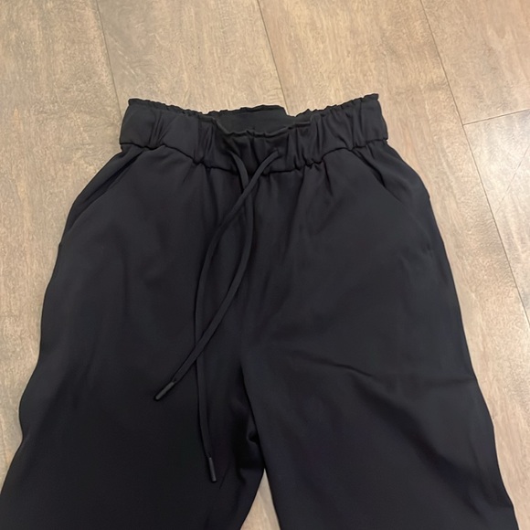 Women’s Lululemon pants. - Picture 3 of 4